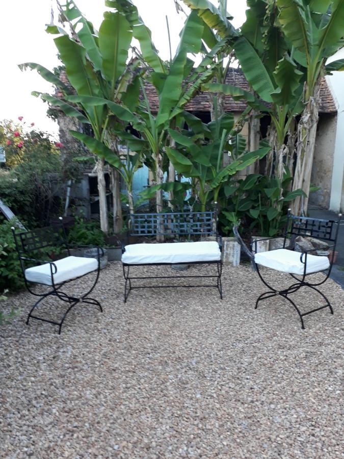 Les Tibles Bed & Breakfast Nanthiat Exterior photo